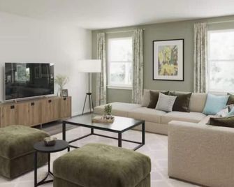 Masters Week Retreat - Grovetown - Living room