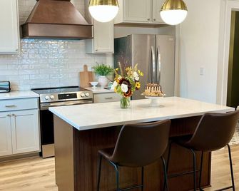 The Willow Branch - Spacious 3-bedroom apartment nestled in downtown Montpelier - Montpelier - Kitchen