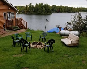 Great 4 Season Family Getaway! Quiet, Yet Full Of Fun! - Winter - Patio