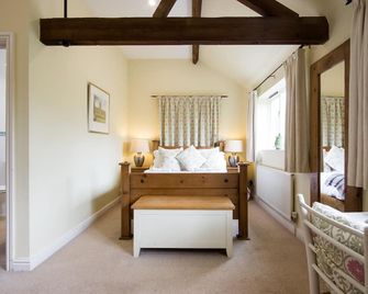 Luxury 4 Gold Self Catering Cottages in Oxford - Oxford - Bedroom