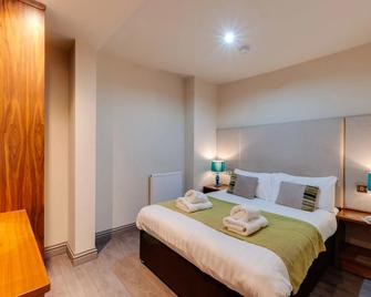 Base Serviced Apartments - City Road - Chester - Bedroom