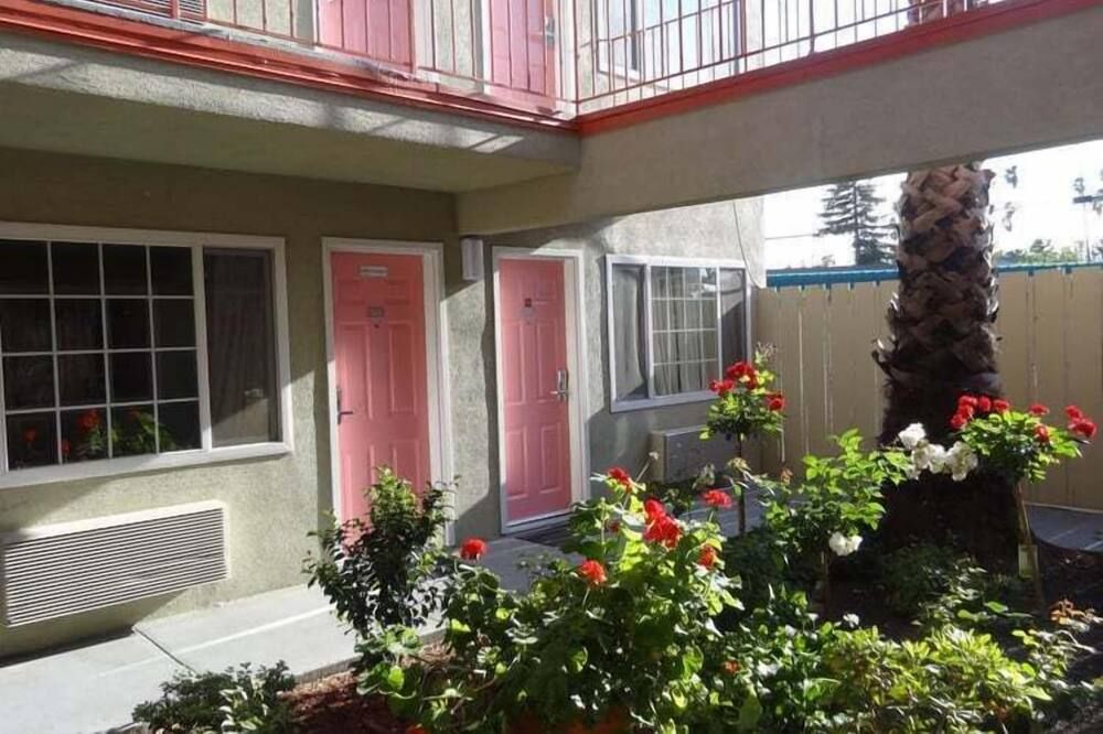 The Flamingo Motel San Jose thumbnail 3