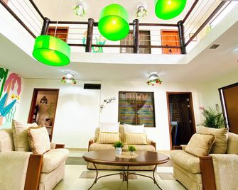 Hostal Green Garden - Baños - Salónek