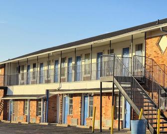 Cole Manor Motel By OYO Love Field Market Center - Dallas - Bangunan