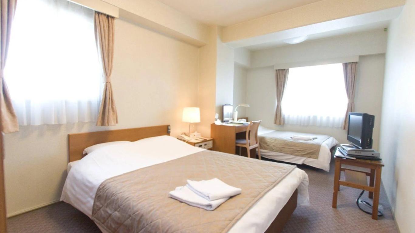 Kishibe Station Hotel