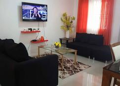 2 Storey Townhouse 3 Bedrooms In Cebu For Rent - Entire Guest House. - 탈리사이 시티 - 거실