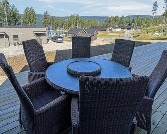 Gorgeous Home In Hurdal With Lake View - Hurdal - Patio