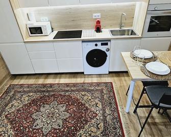 Gran apartamento ideal grupos muy cerca Barcelona - Badalona - Restaurante