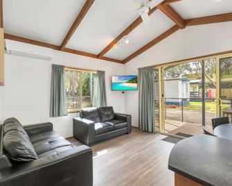 Ingenia Holidays Torquay - Torquay - Living room