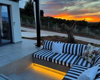 E R A T O - Aelia Horizon Villas - Loutra Oreas Elenis - Sala de estar