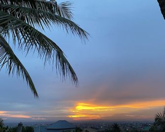 Agape Guest House - Spacious, Bright & Breezy and Family Friendly - Accra - Außenansicht