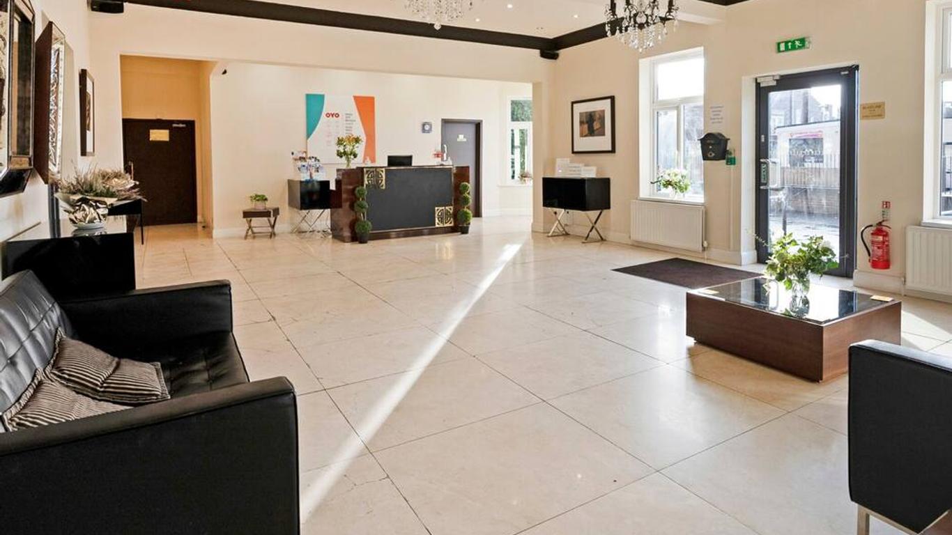OYO The Baltimore Hotel