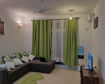 Exquisite Apartment for family and business with Ocean view, Free - Malindi - Living room