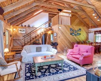 Quintessential Log Home full of Charm - Roxbury - Living room