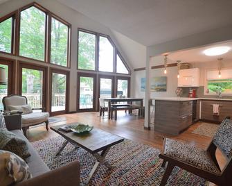 Home On White Lake With Private Frontage, Sleeps 10, Modern Kitchen - Montague - Sala de estar