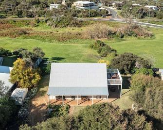 Ocean View walk to the beach & Surfers Point - Margaret River Properties - Prevelly