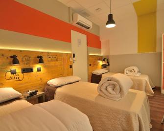 Far Home Atocha - Madrid - Bedroom