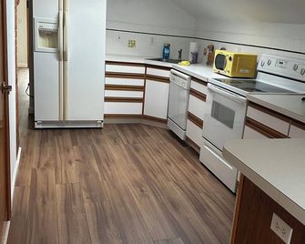 2-bedroom studio sunny bright north hill location. - Pendleton - Cocina