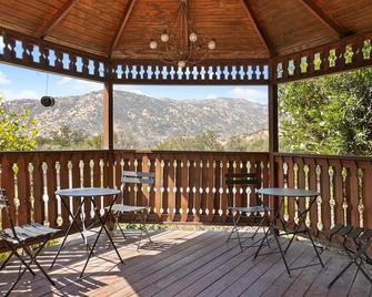 The Congress Sequoia Motel Rm6 - Three Rivers - Patio