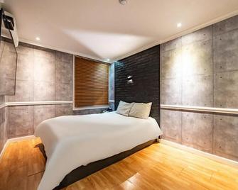 Sanbon Stay On Hotel - Gunpo - Camera da letto