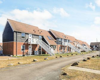 6 Person Holiday Park Home In Borre - Borre - Edificio