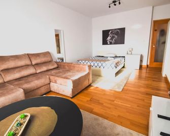 CC Rooms Porto - Sao Pedro Fins - Sala de estar