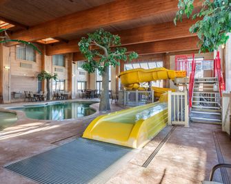 Comfort Suites Green Bay West - גרין ביי - בריכה