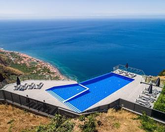 OurMadeira - Sunset Cliff Villas, contemporary - Fajã da Ovelha - Piscina