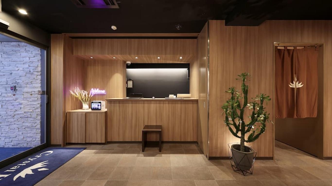 Nipponbashi Crystal Hotel