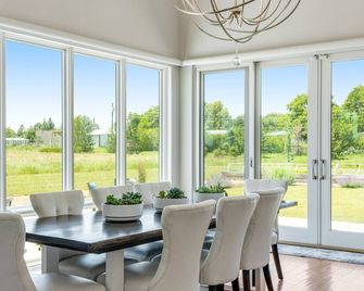 Perfectly Between Boulder- Estes - Longmont - Dining room