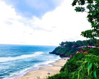 Black Beach Resort - Varkala - Playa