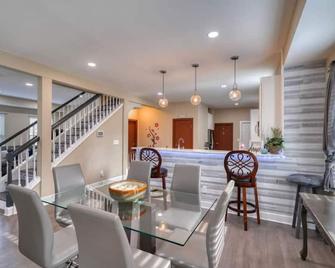 Ideal for larger groups - Baltimore