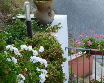 B&B La Casa Rossa - Paola - Außenansicht