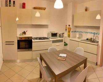 New Apartment in city center - Агрополі - Кухня