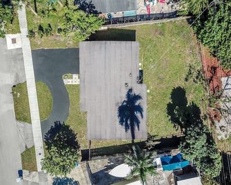 Totally Renovated Near Beach - Pompano Beach - Outdoors view