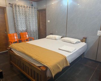 Aishwarya Homestay - Gokarna - Bedroom