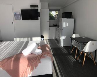 Ambassador Motor Inn - Tauranga - Bedroom