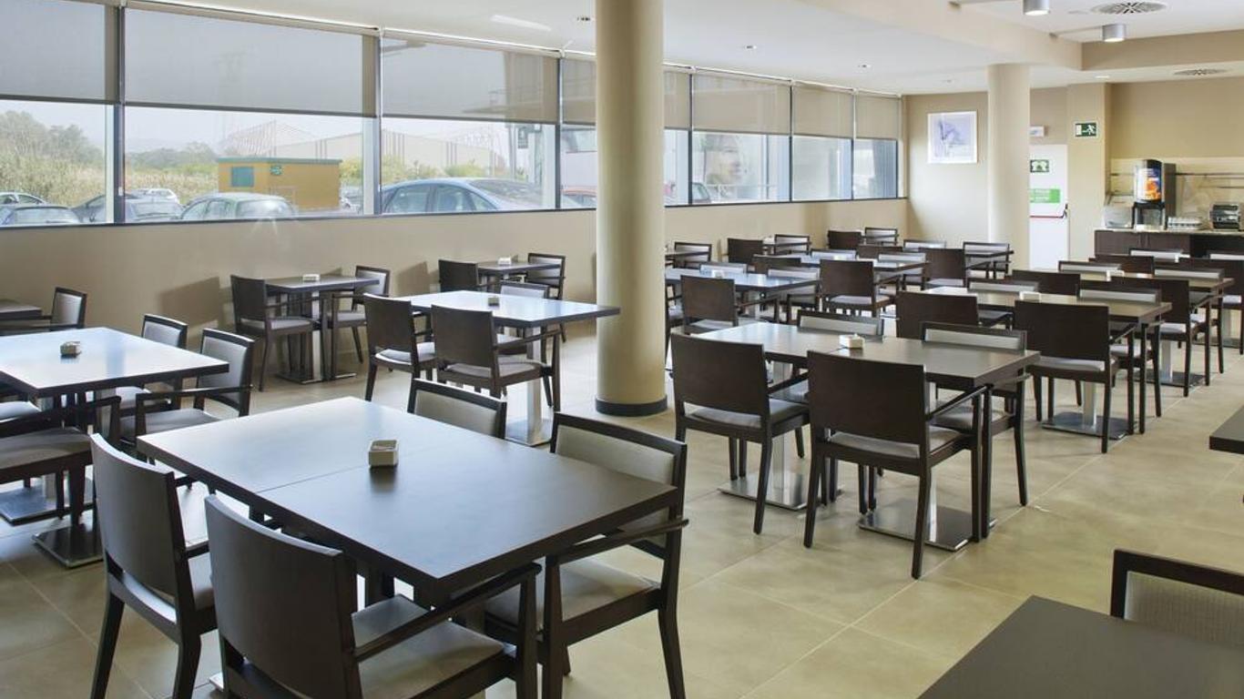 ฮอลิเดย์ อินน์ เอ็กซ์เพรส กัมโป เด กิบรัลตาร์ - บาร์ริออส บาย IHG