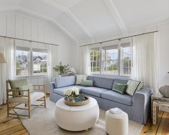 White Elephant Hotel - Nantucket - Living room