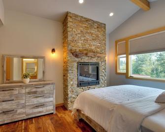 Pet-Friendly Auburn Home on 3 Acres - Auburn - Bedroom