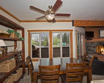 Palisades Tahoe Ski Condo - Remodeled 2 BR, Walking Distance to Lifts & Village - 奧林匹克谷 - 餐廳
