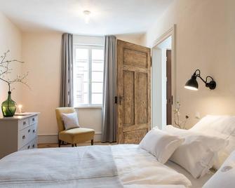 Living in a listed building, suitable for senior citizens on the ground floor - Lahr - Bedroom