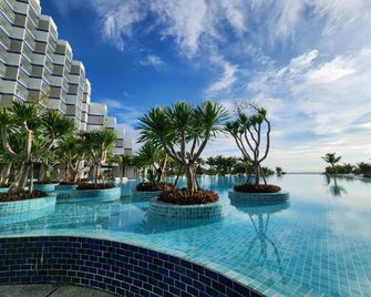 Arenia Cam Ranh Seaview near Airport - Cam Ranh - Basen