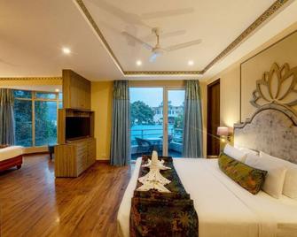 Ganga Kinare- A Riverside Boutique Resort, Rishikesh - רישיקש - חדר שינה