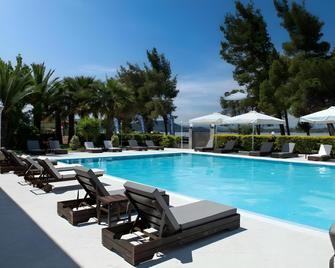 Hotel Rema - Βουρβουρού - Πισίνα