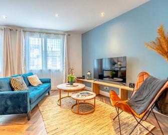 Superbe appartement neuf, climatisé centre village - Le Plan-de-la-Tour - Huiskamer