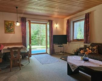 Cozy Apartment in Obsteig near Ski Area - Mieming - Huiskamer