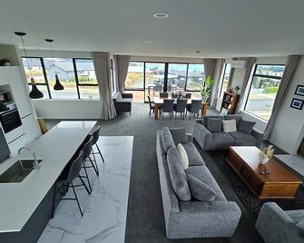 Stargazing Tekapo Apartment A - Lake Tekapo - Living room
