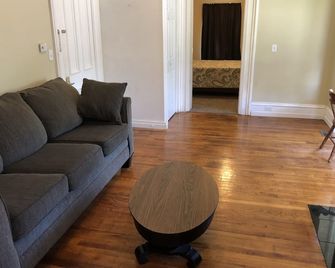 1bedroom/1 bath - Oneonta - Huiskamer