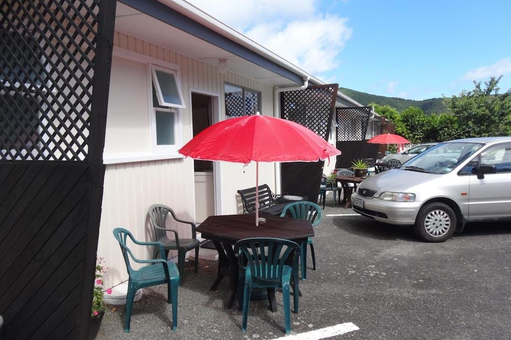 بيتش سايد سانيفيل موتل - بيكتون (نيوزيلندا) - شرفة مرصوفة